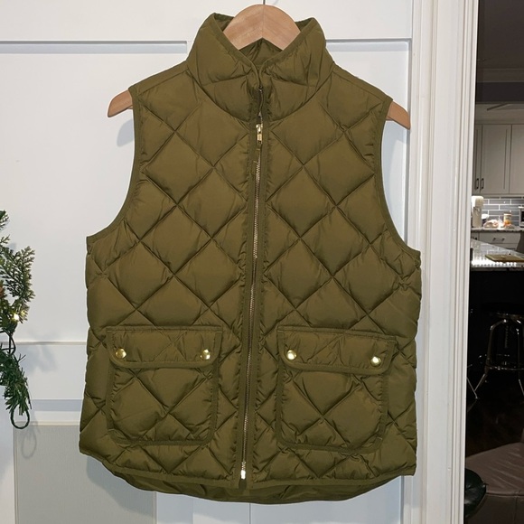 J. Crew Olive Green Irish Moss Excursion Quilted Down Vest. - Picture 2 of 8